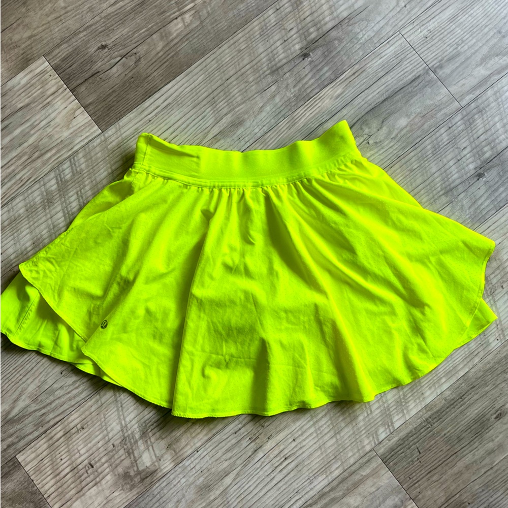 LuluLemon Court Revival Tennis Skirt Highlight Yellow